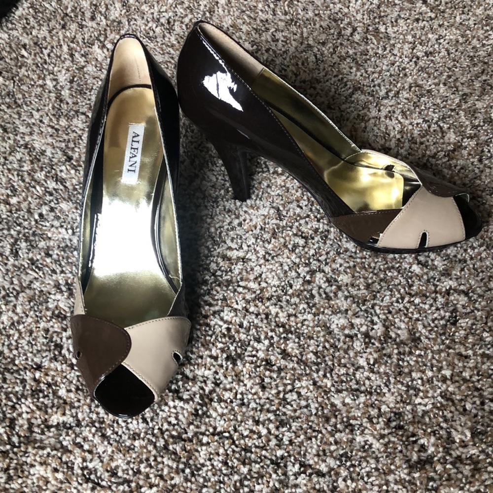 NIB Women’s high heel Alfani shoes size 8 M